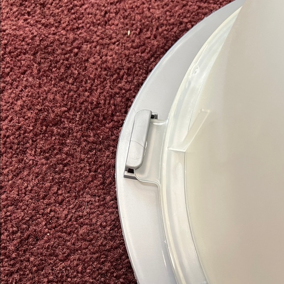 Translucent Cake Carrier - Picture 3 of 7